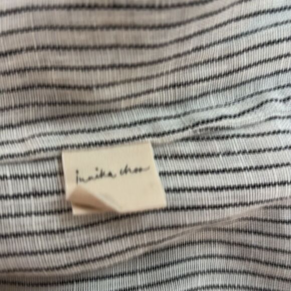 Elegant Ruffled Striped Mini Dress with Floral Details - Picture 6 of 9